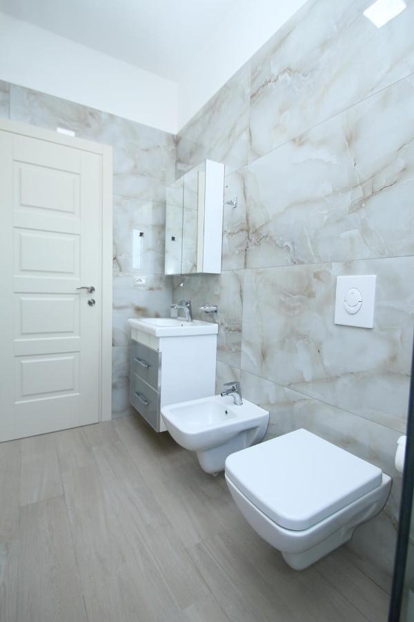 Hotel Roalb Radhimë Εξωτερικό φωτογραφία